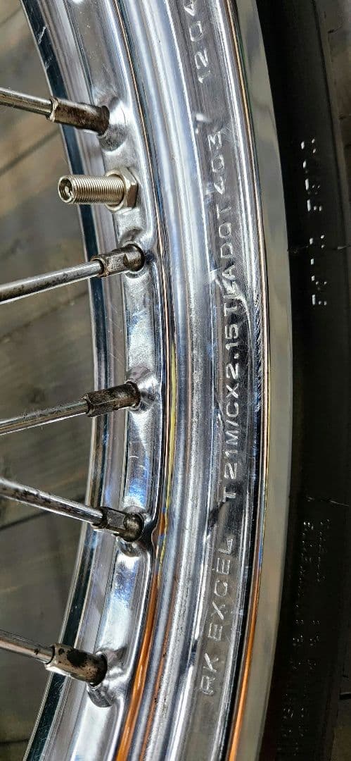 ハーレー　２１インチホイール　　　　ショベル（バリ山タイヤ付き)