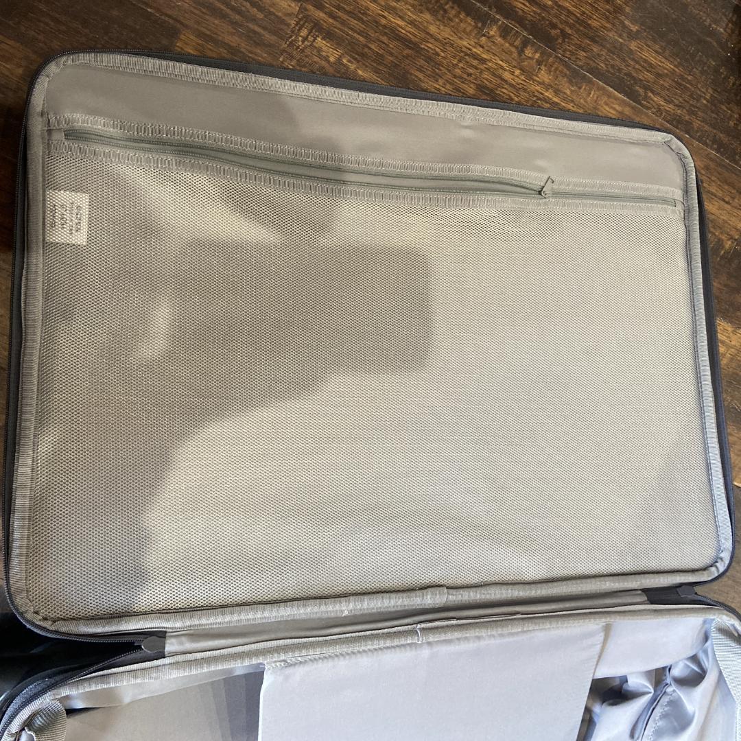 無印良品 半分の厚みで収納できるソフト キャリーケース 63L スーツケース