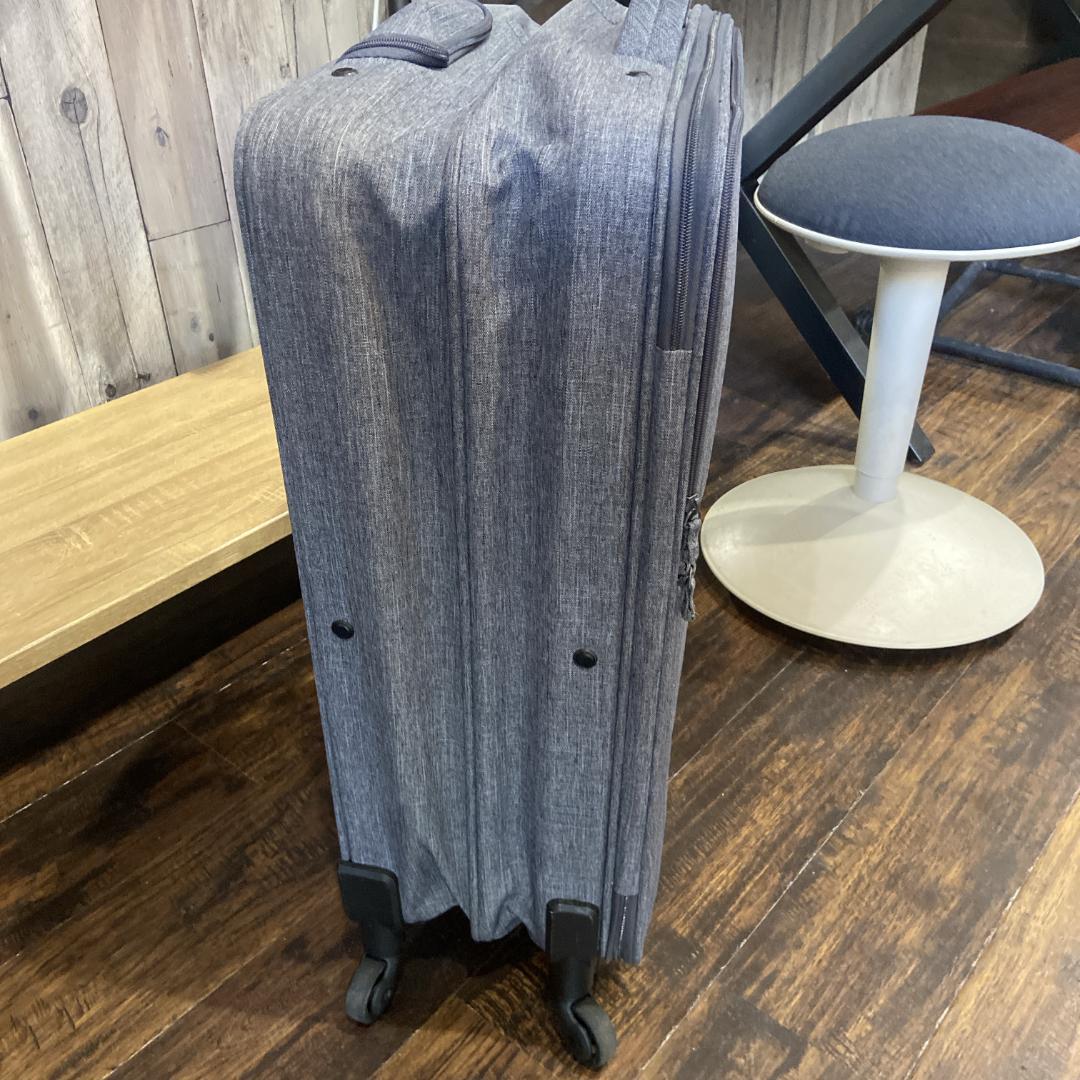 無印良品 半分の厚みで収納できるソフト キャリーケース 63L スーツケース