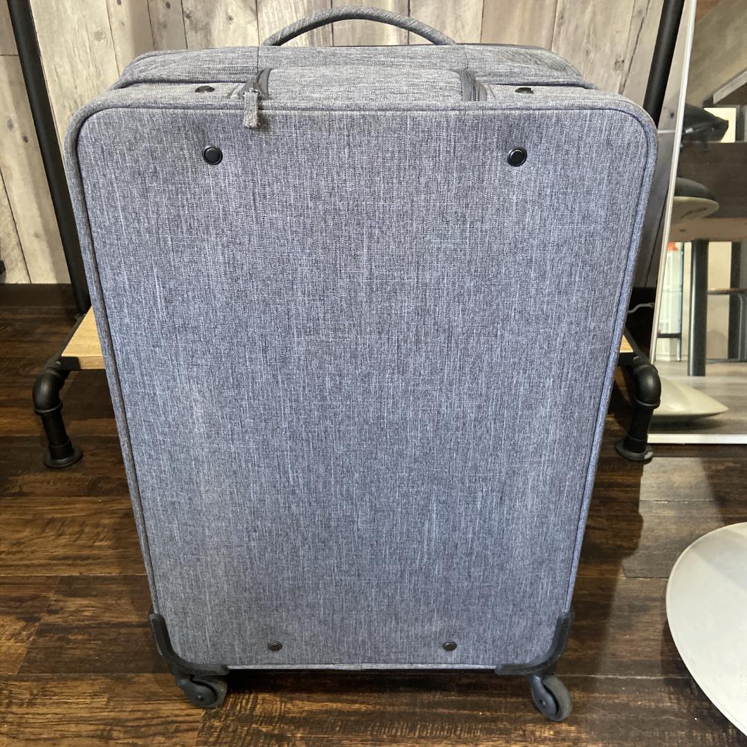 無印良品 半分の厚みで収納できるソフト キャリーケース 63L スーツケース