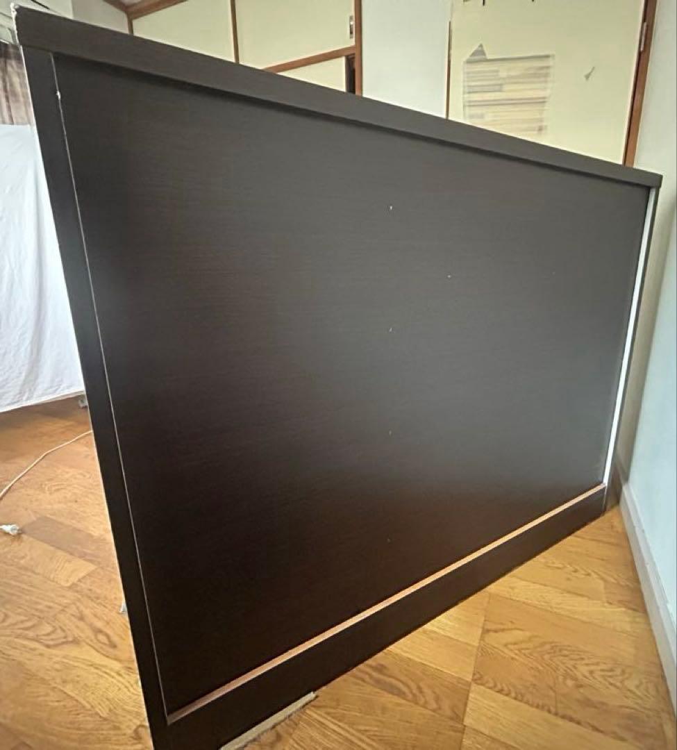 ダークブラウンの木製チェスト完成品