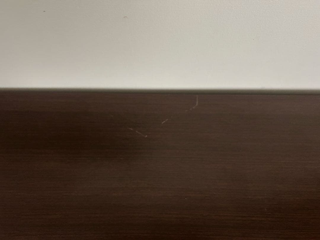 ダークブラウンの木製チェスト完成品