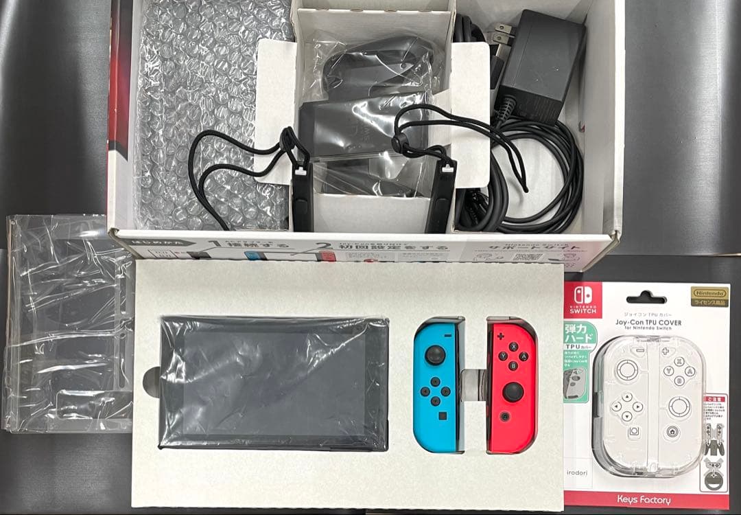 ほぼ新品‼️ニンテンドースイッチ+バッテリー新品＋ガラス+純正充電器+豪華セット