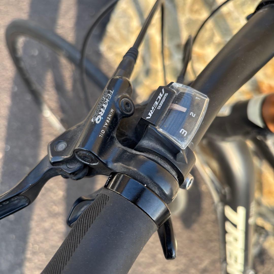 引取限定 TREK トレック 8.4DS 2017年 27インチ クロスバイク