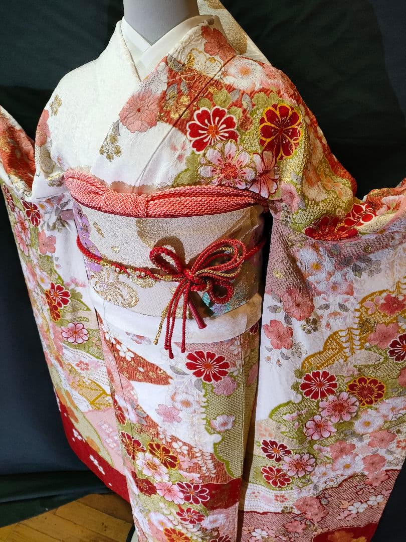 【お手続き中】絞り　疋田絞り　本振袖　古典柄　白系