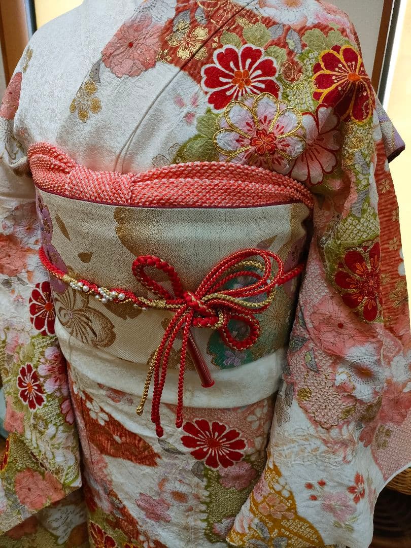 【お手続き中】絞り　疋田絞り　本振袖　古典柄　白系