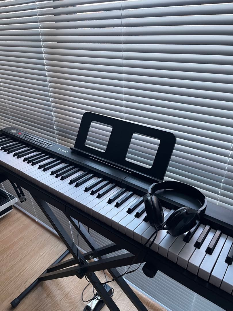 Yireal 電子ピアノ ヘッドフォン•ペダル•スタンド付き