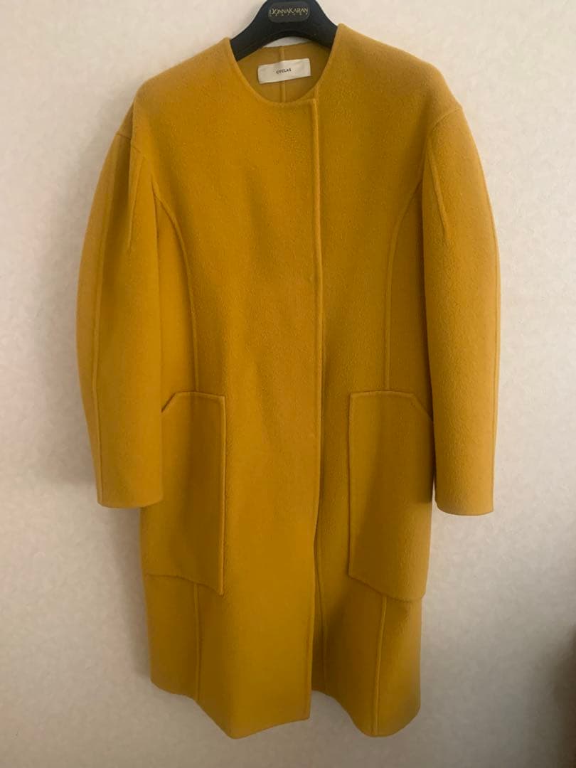 シクラス　イエロー ノーカラー コート