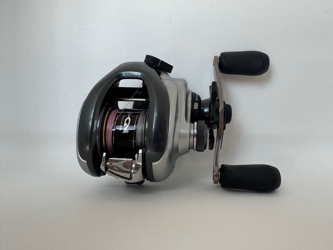 13メタニウム右巻き　ベイトリールケース付き