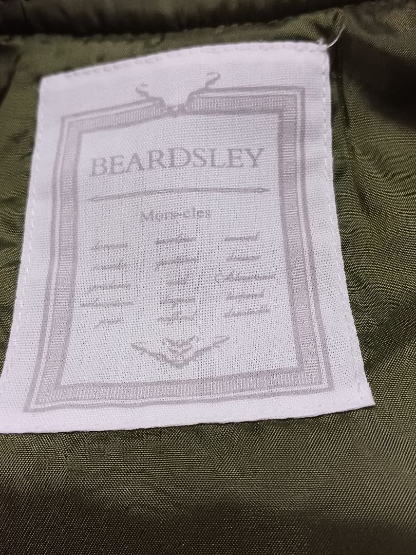 オリーブ色ミリタリージャケット