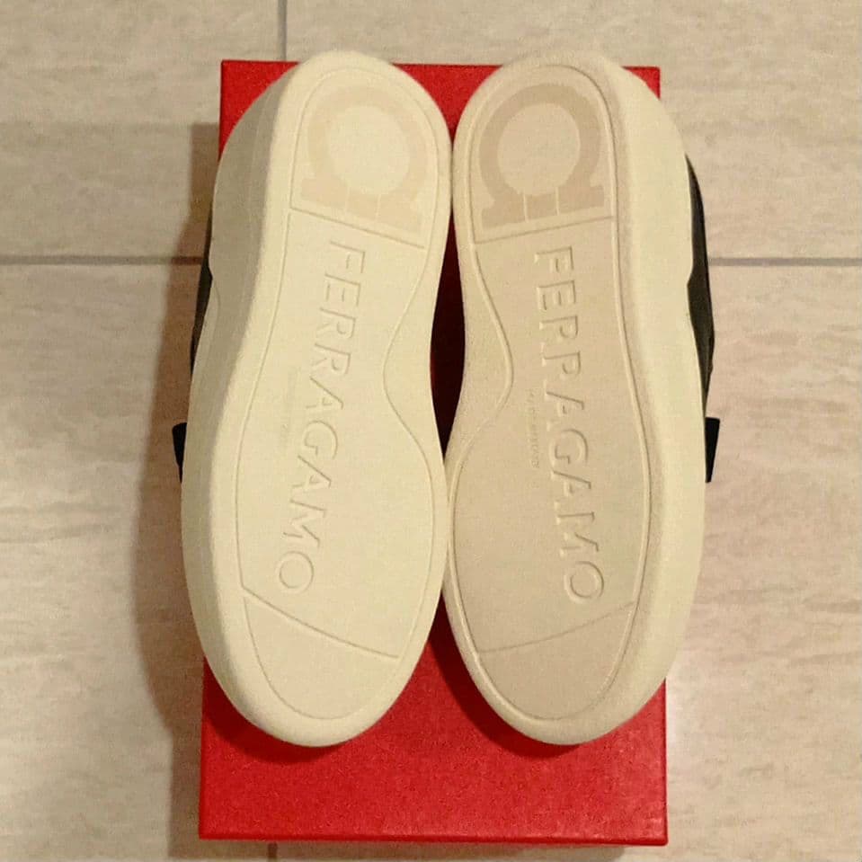 フェラガモ 6M スリッポン スニーカー ヴァラ ヴァリナ 靴