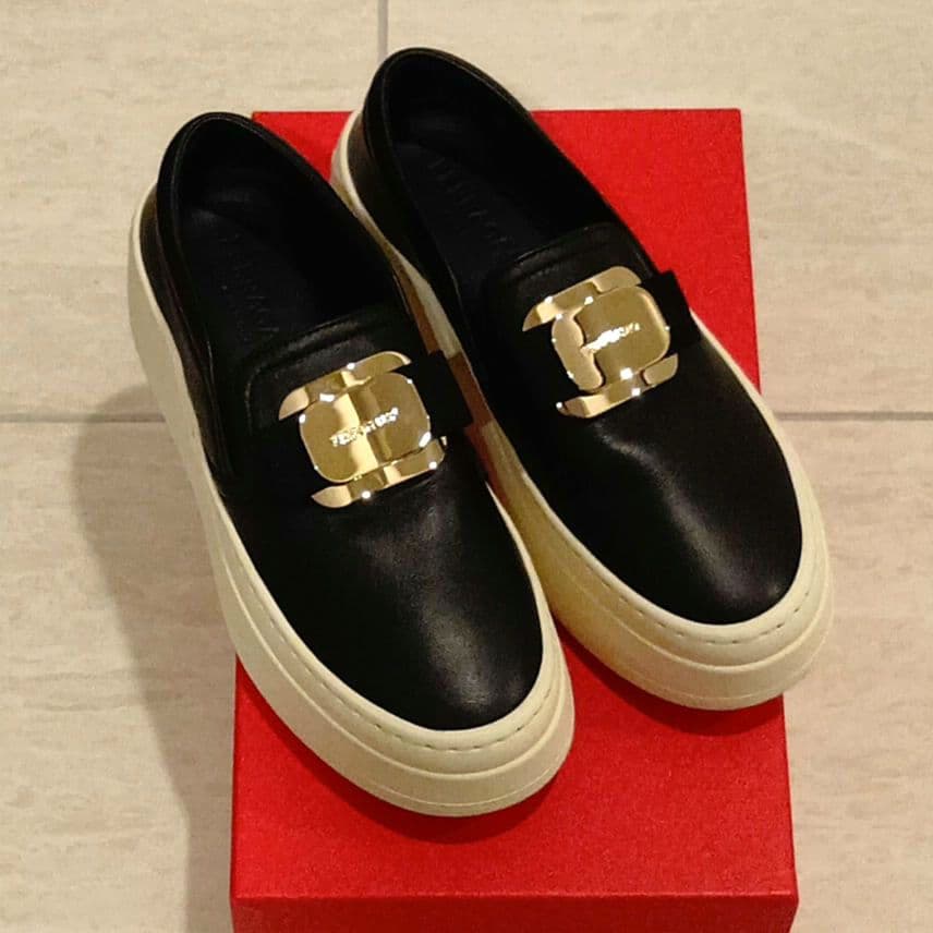 フェラガモ 6M スリッポン スニーカー ヴァラ ヴァリナ 靴