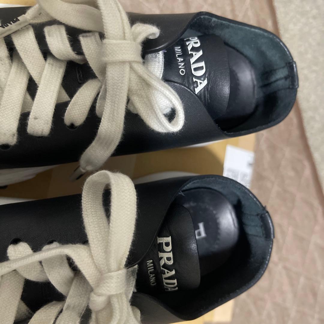 早いもの勝ち！PRADA ブラック レザー スニーカー