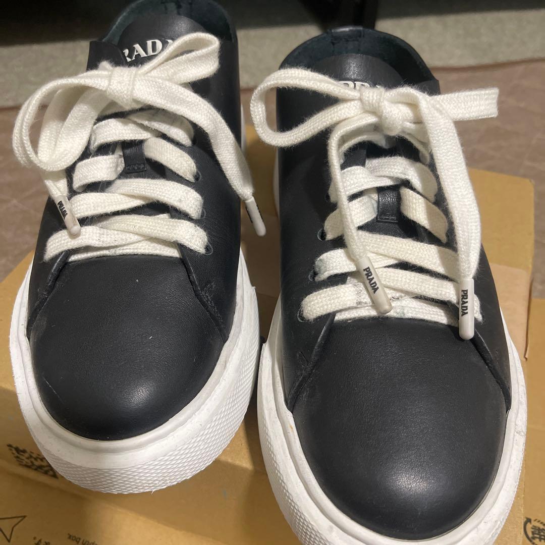 早いもの勝ち！PRADA ブラック レザー スニーカー
