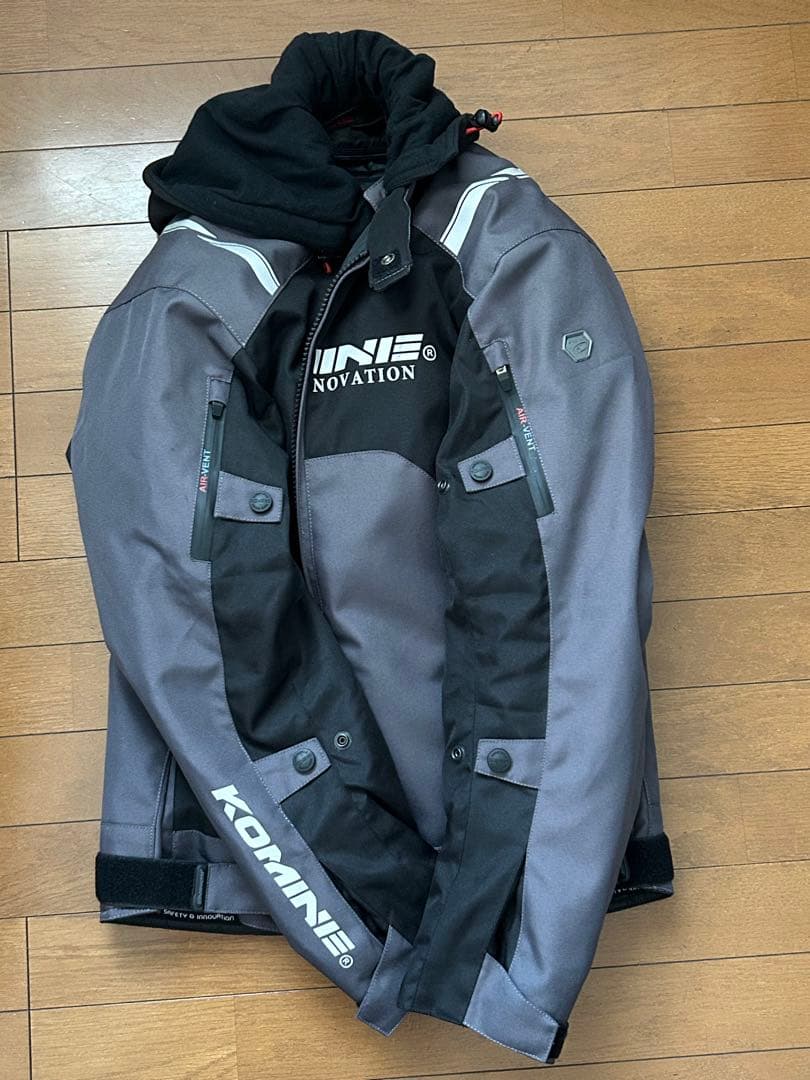 KOMINE フード付きジャケット グレー・ブラック ハードプロテクター(背中)