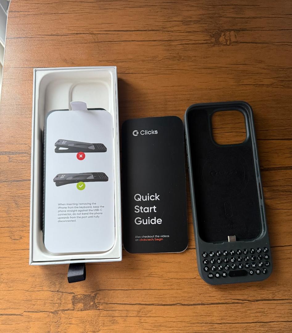 Clicks　iPhone 16 Pro キーボード付き ケース スマホケース