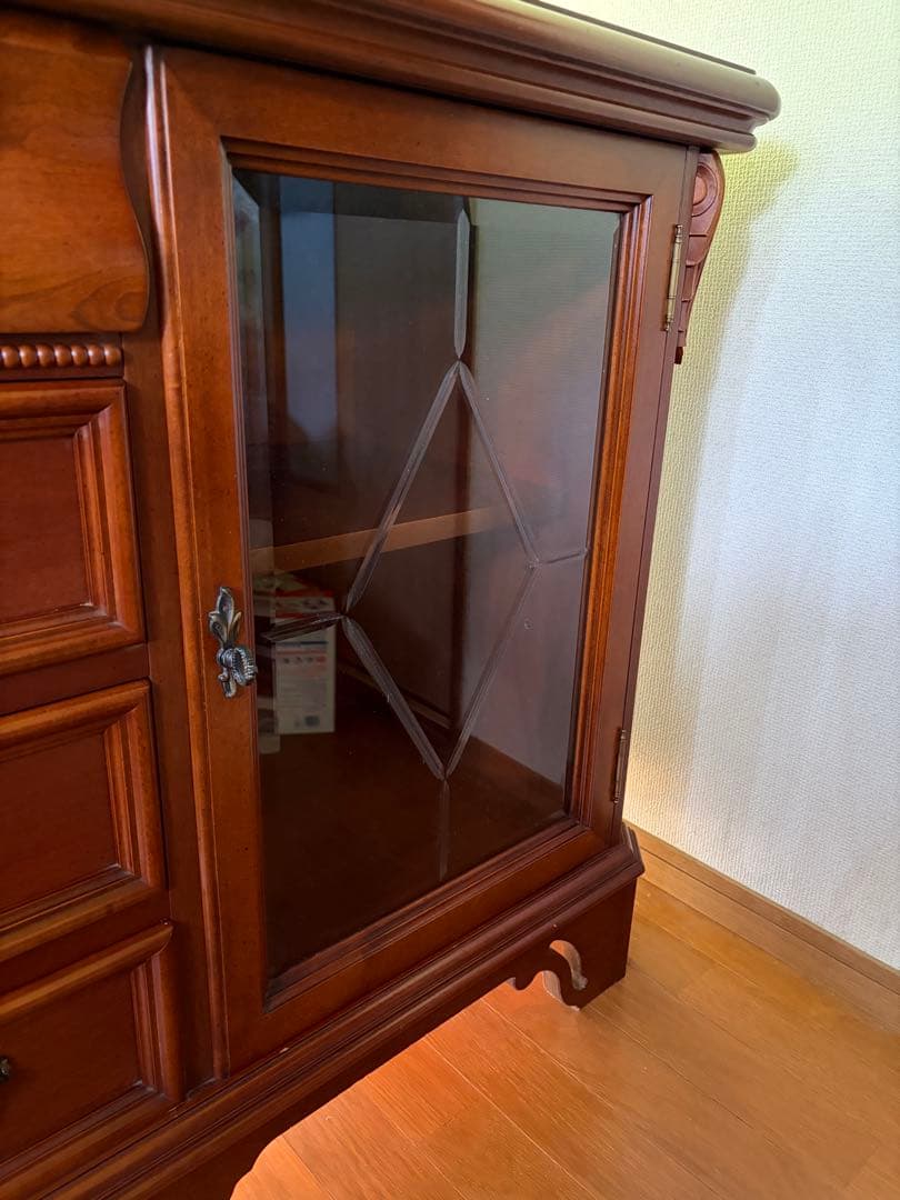 リンホーリン ガラス戸付き4段キャビネット