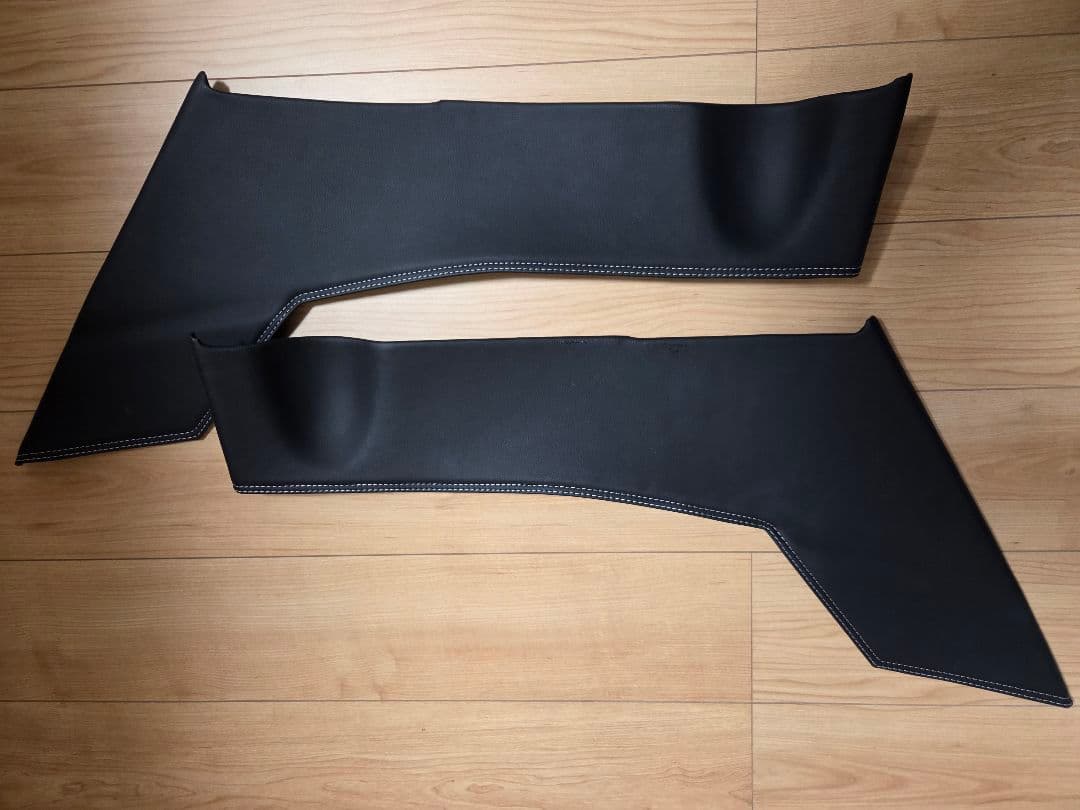 【K】C-HR LANBO レザードアパネル ブラック×ブシルバーステッチ