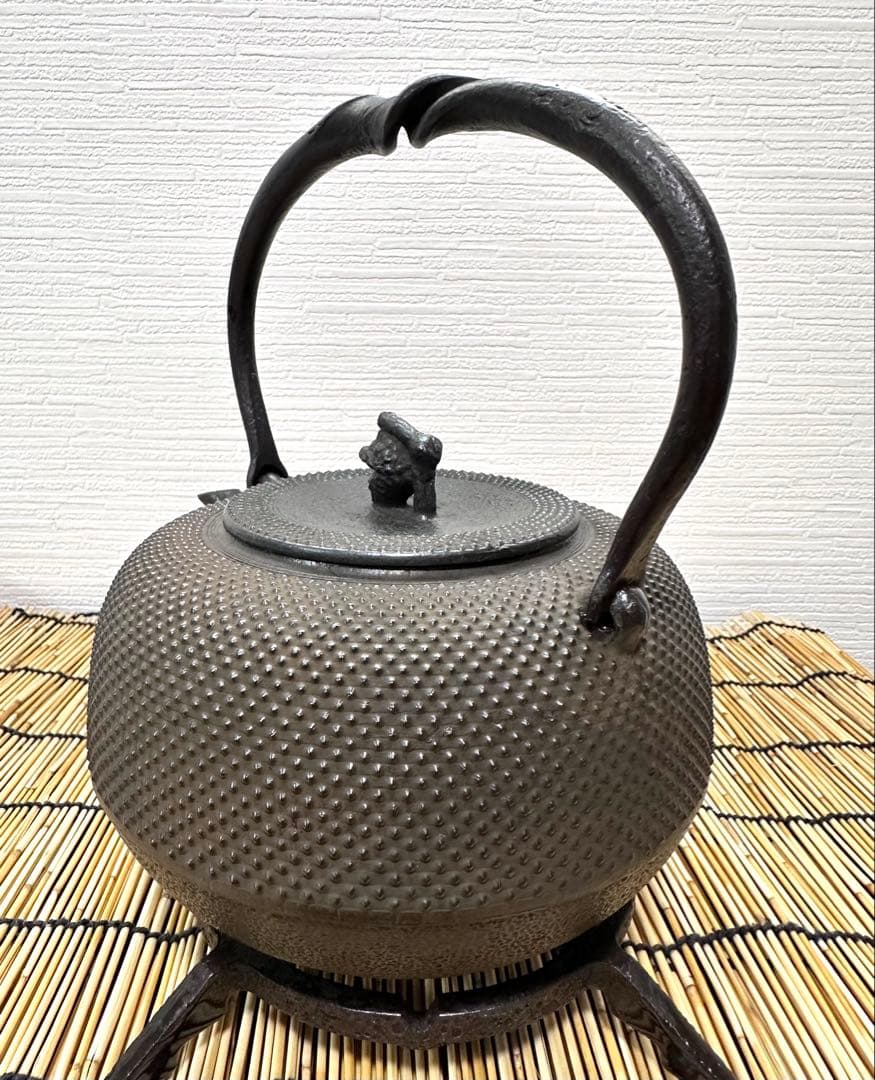 ほぼ未使用品　南部秀山堂　佐藤 勝弘作　１５型アラレ　鉄瓶　南部鉄瓶　南部鉄器