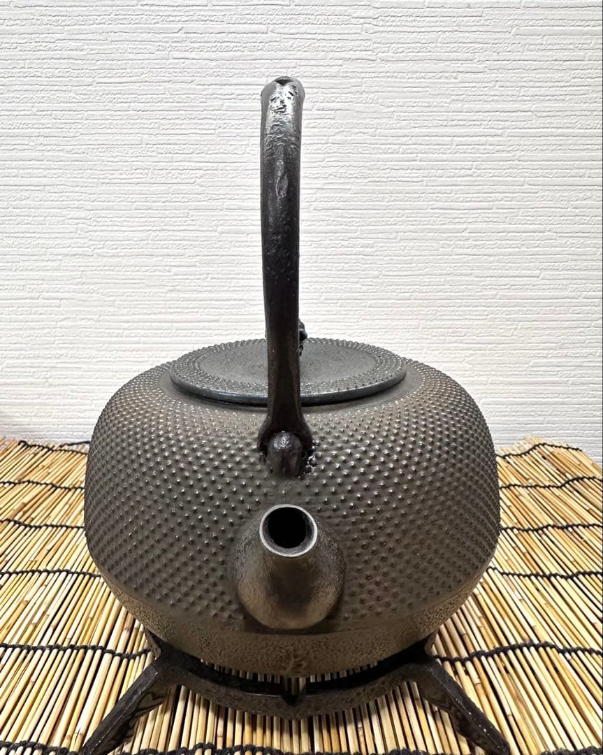 ほぼ未使用品　南部秀山堂　佐藤 勝弘作　１５型アラレ　鉄瓶　南部鉄瓶　南部鉄器