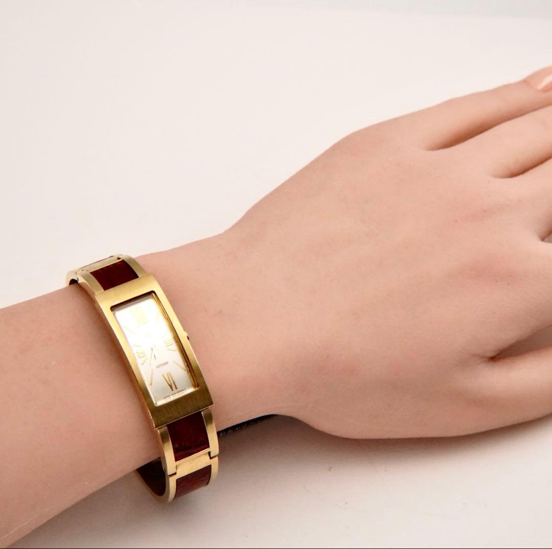【新品電池】希少　シチズン　クロスシー　バングルタイプ　ゴールド　 腕時計