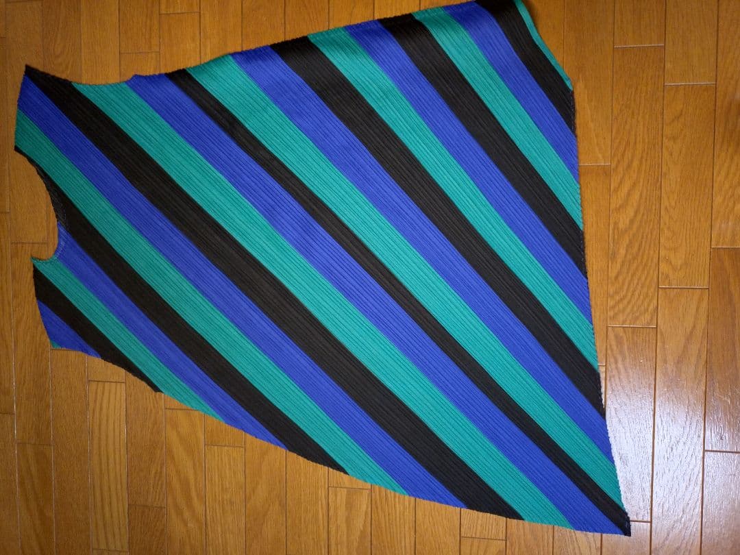 イッセイミヤケ　プリーツプリーズ ノースリーブストライプチュニック　週末限定価格