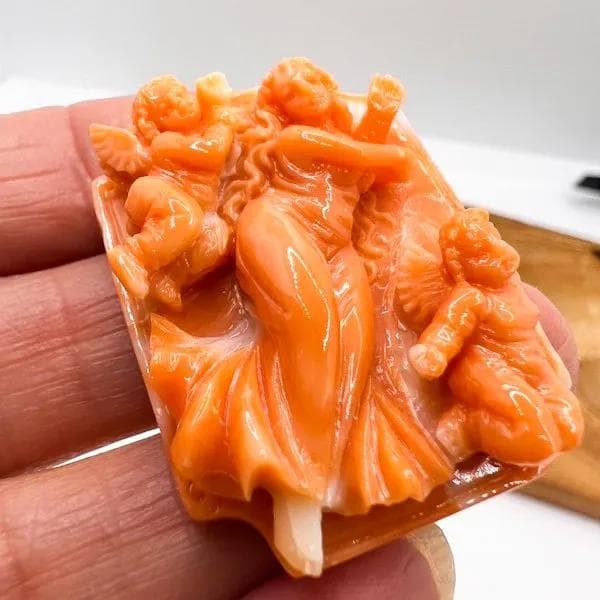 天然珊瑚　彫刻　K 10タイプ