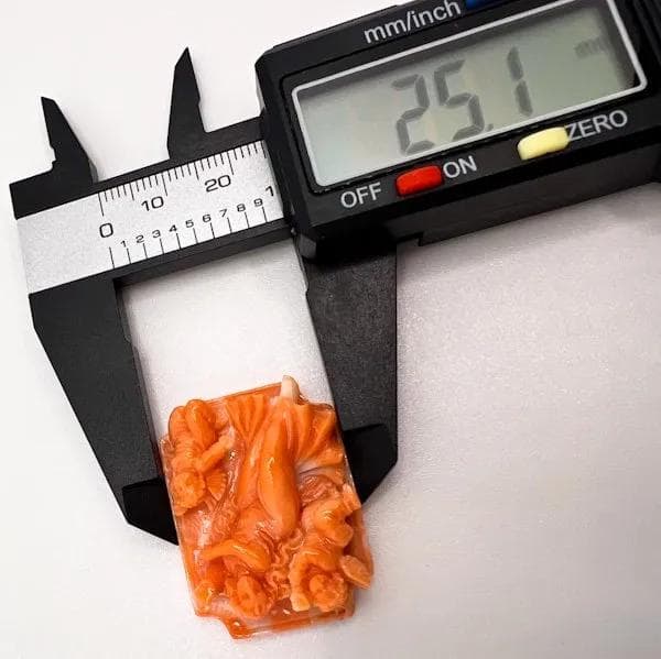 天然珊瑚　彫刻　K 10タイプ