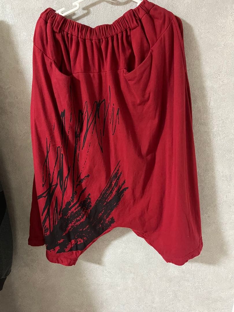 センソユニコ赤 グラフィックプリント パンツ