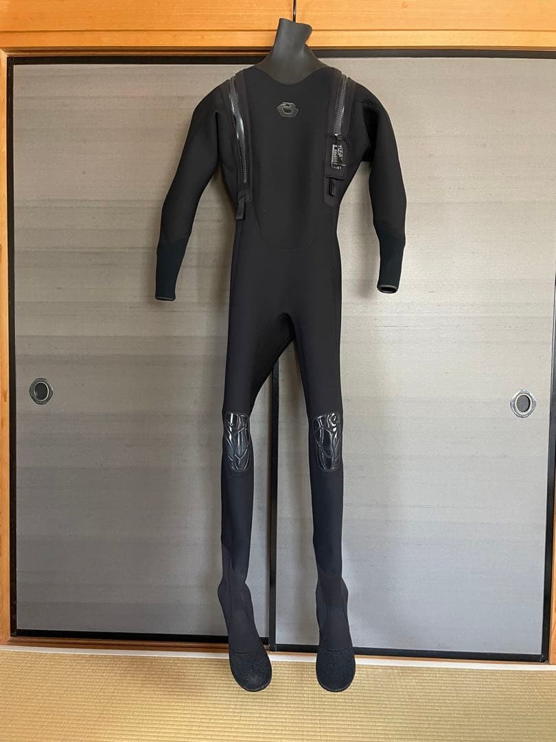 サーフィン　ウエットスーツ　オールブラック　ハンガー付き　BEWET