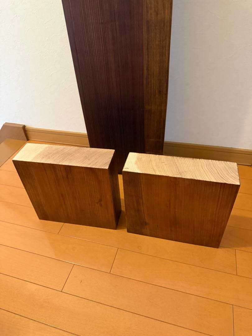 天然杉一枚板サイドテーブル、ワトコオイルダークウォルナット仕上げ‼️