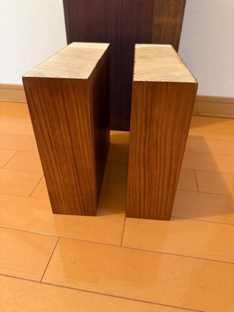 天然杉一枚板サイドテーブル、ワトコオイルダークウォルナット仕上げ‼️