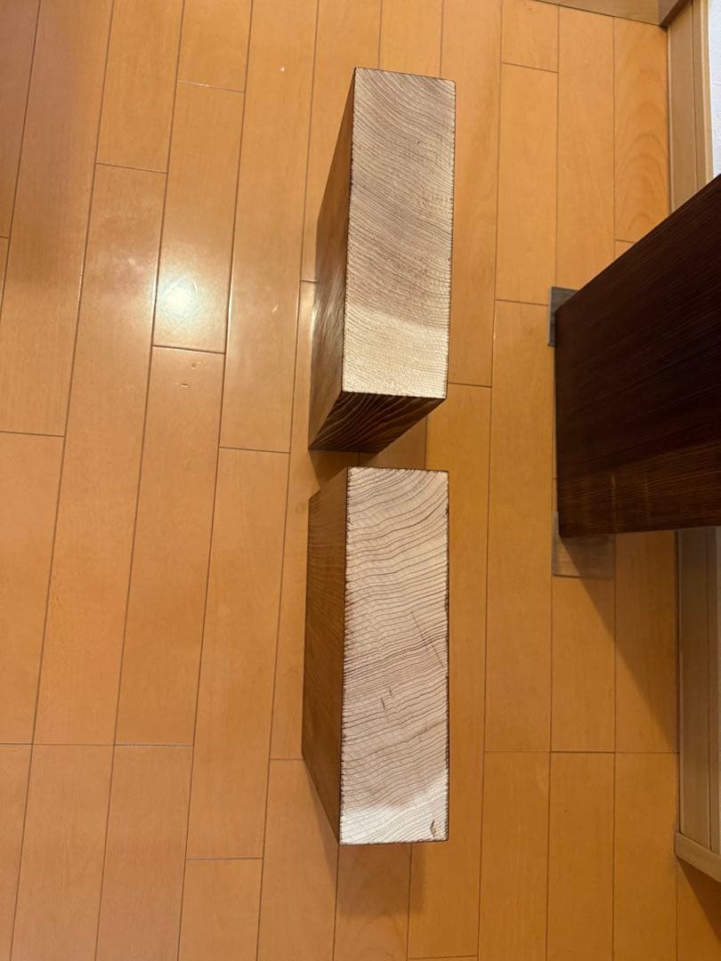 天然杉一枚板サイドテーブル、ワトコオイルダークウォルナット仕上げ‼️