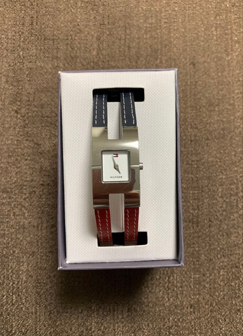 未使用　  腕時計 シルバー/レッド/ネイビー