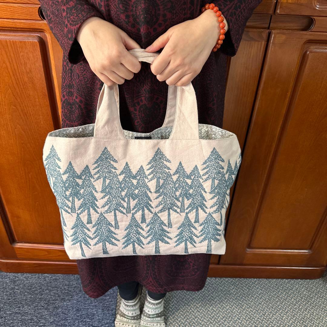 美品　minä perhonen ランド　シアター　木のデザイン トートバッグ