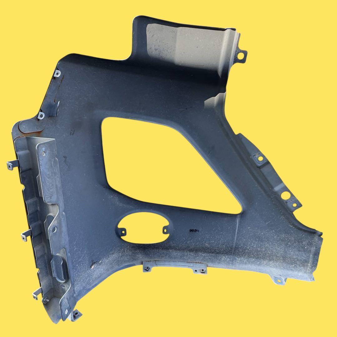 日産UD クオン フロント バンパー　助手席　左　純正部品　キズあり