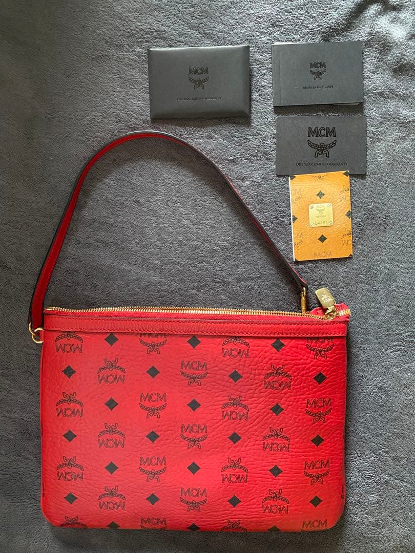 MCM レッドレザー クラッチバッグ