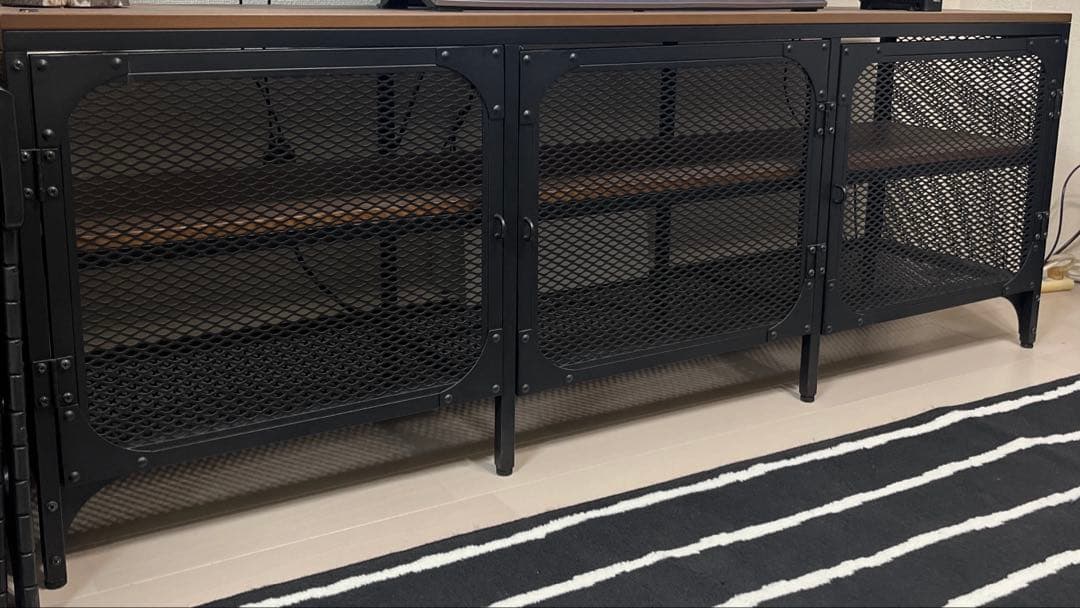 IKEA《FJÄLLBO／フィエルボ》のテレビボード