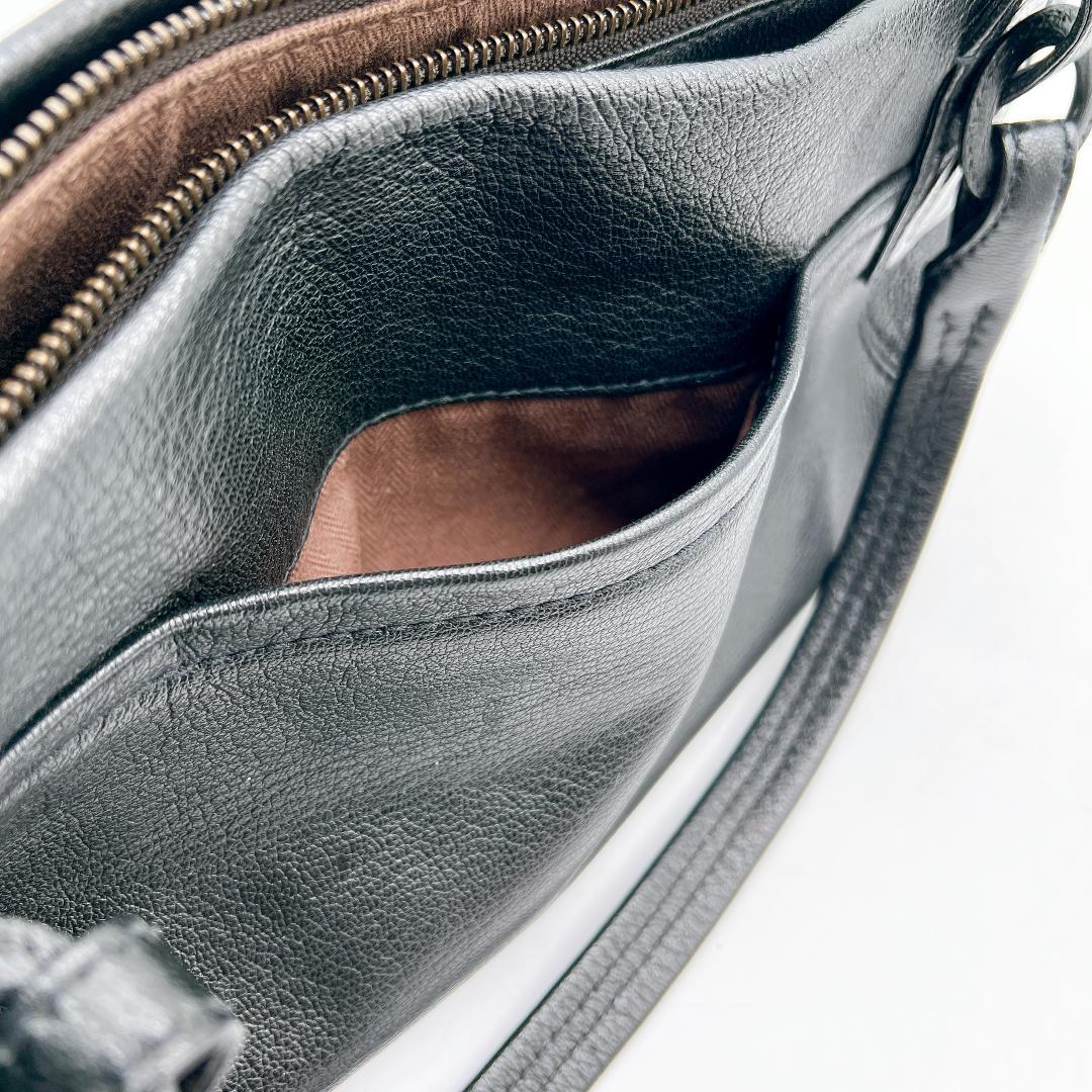 美品 genten ハンドバッグ ゴートレザー 横長 ロゴ型押し f643