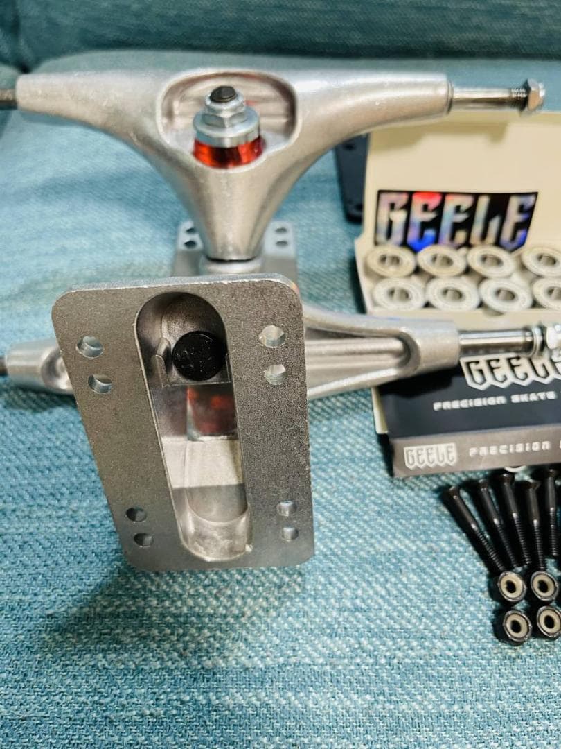 話題の四角ウィール使用　CX4同機能トラック　サーフスケート　足回りセット