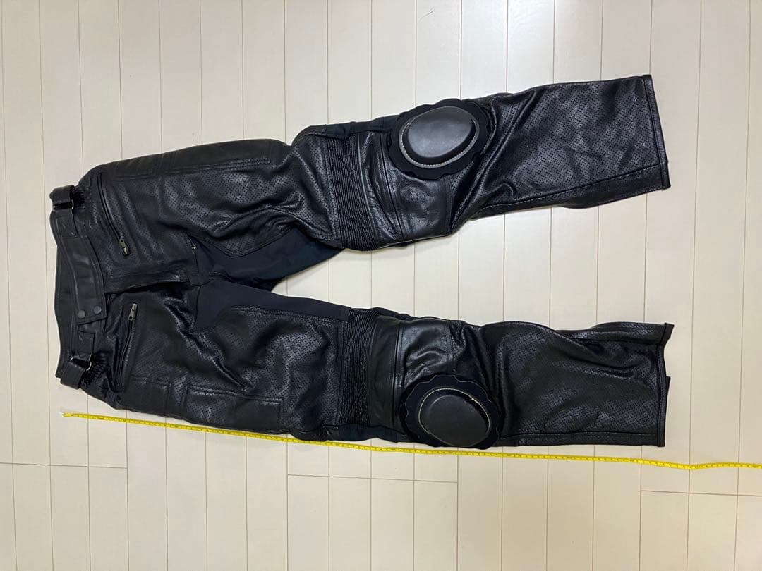 t*2様 レザー製バイクパンツ 膝パッド付き