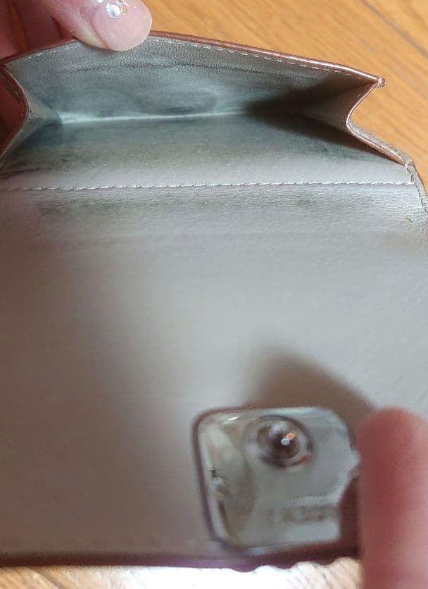 LOEWE ロエベ 三つ折り財布 【ボタン緩みあり】