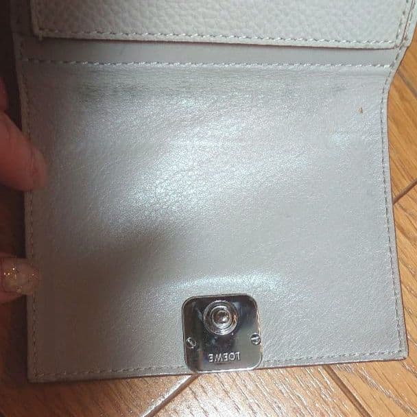 LOEWE ロエベ 三つ折り財布 【ボタン緩みあり】