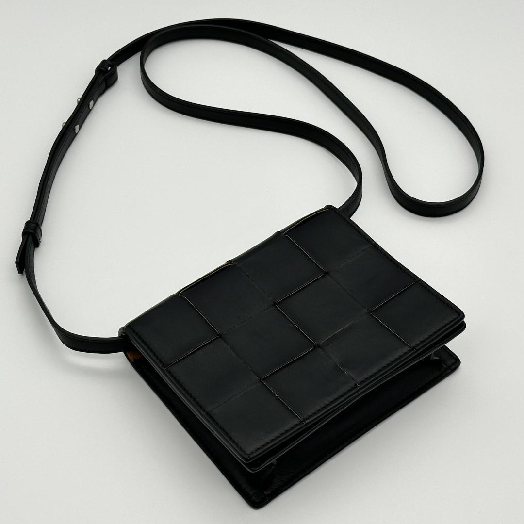 【極美品】ボッテガヴェネタ　イントレチャート カセット　ミニ　ショルダー　黒