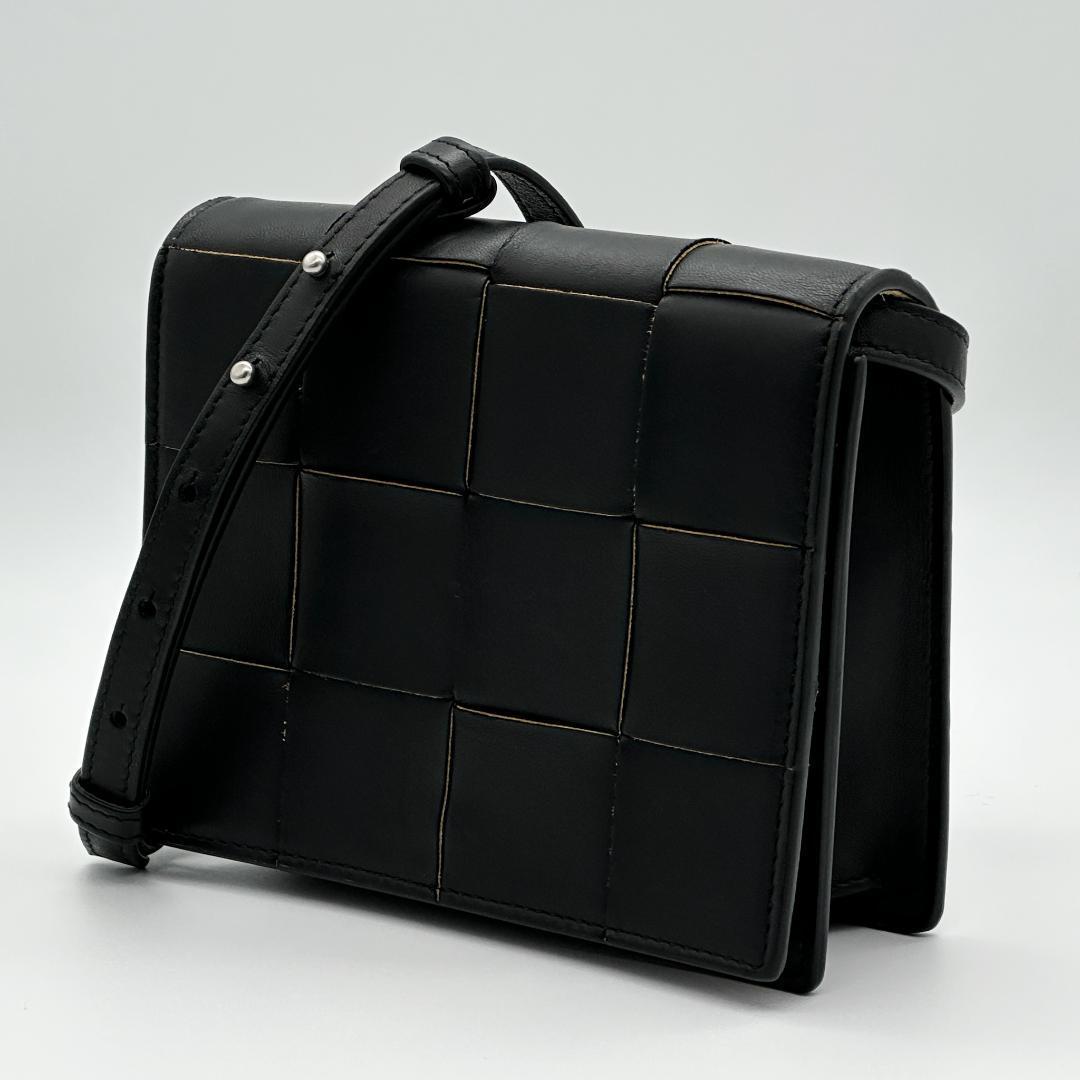 【極美品】ボッテガヴェネタ　イントレチャート カセット　ミニ　ショルダー　黒