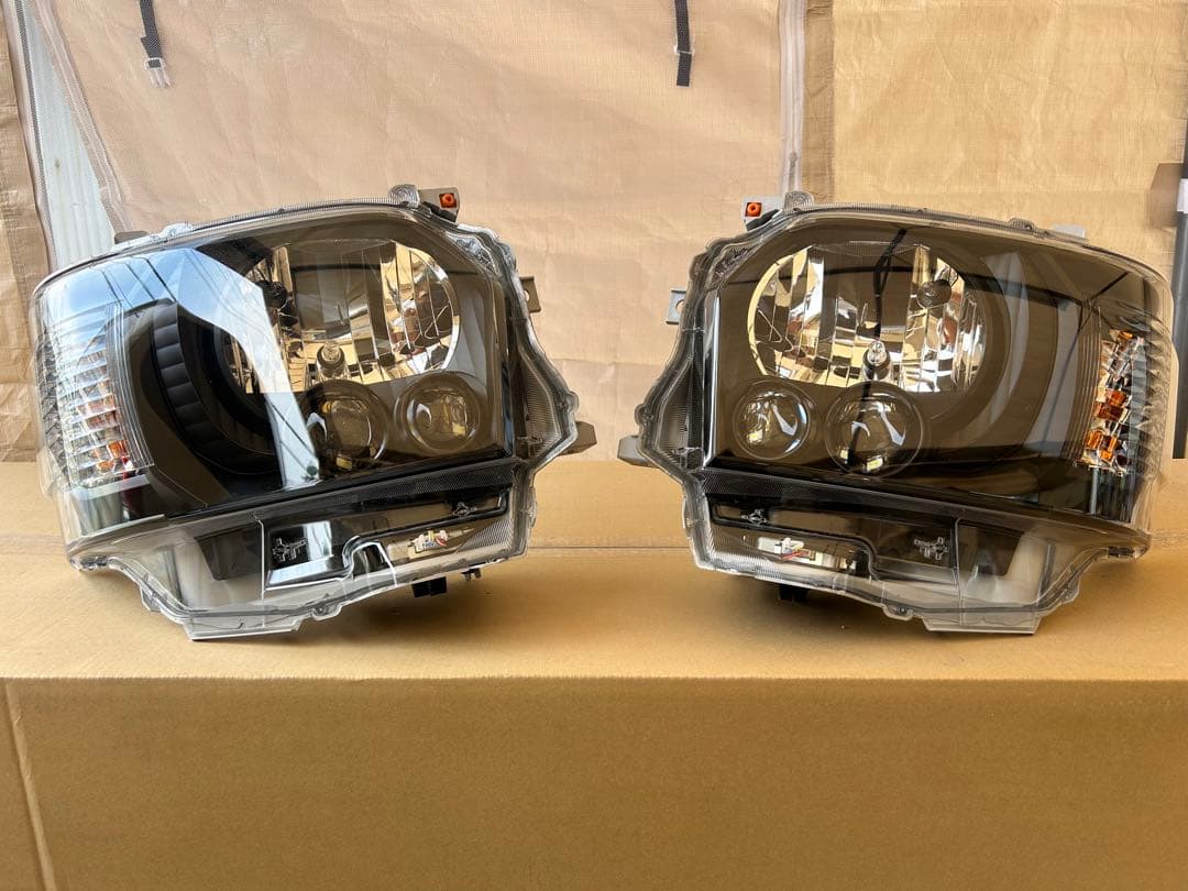 フ*シ様 ハイエース　トヨタ純正　マットブラック加工　ヘッドライト　業者施工品