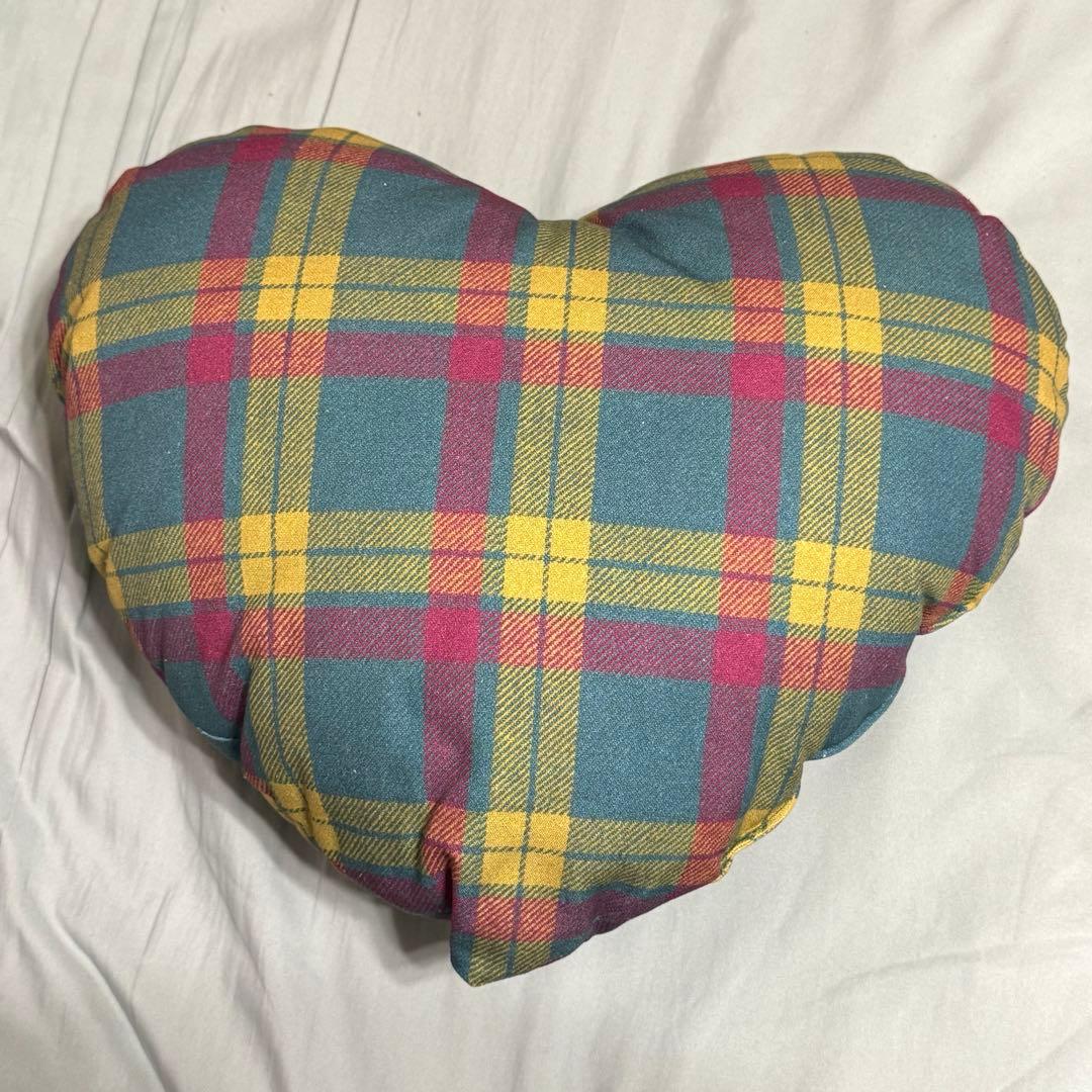 Girls Don't Cry 正規品　伊勢丹　ハートクッション