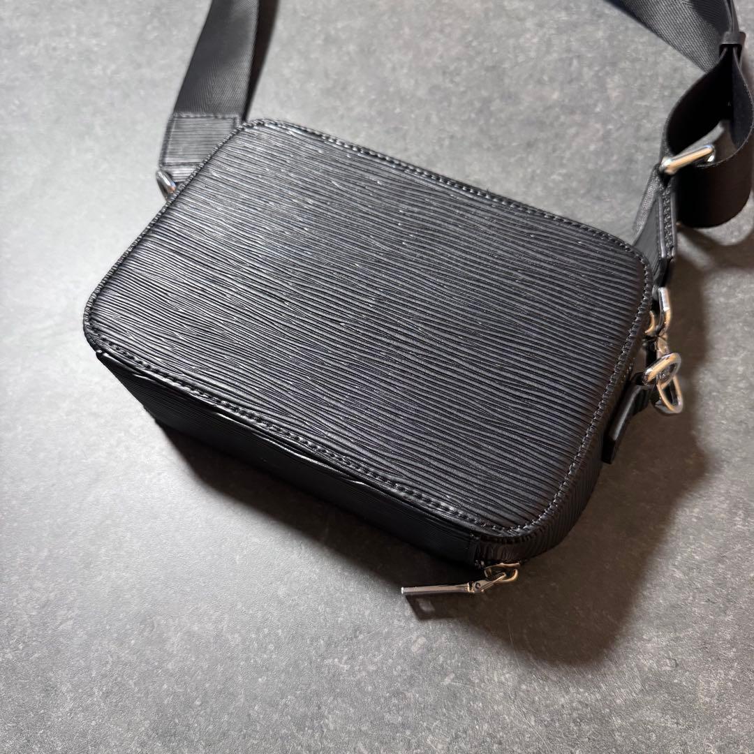 【完売品】Glitter ブラック 黒 ショルダーバッグ ロゴプレート レザー