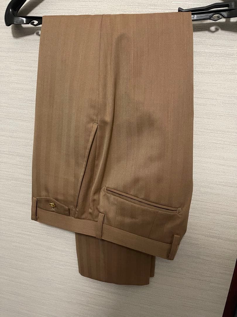 ジョジョの奇妙な冒険 スーツ ベージュ