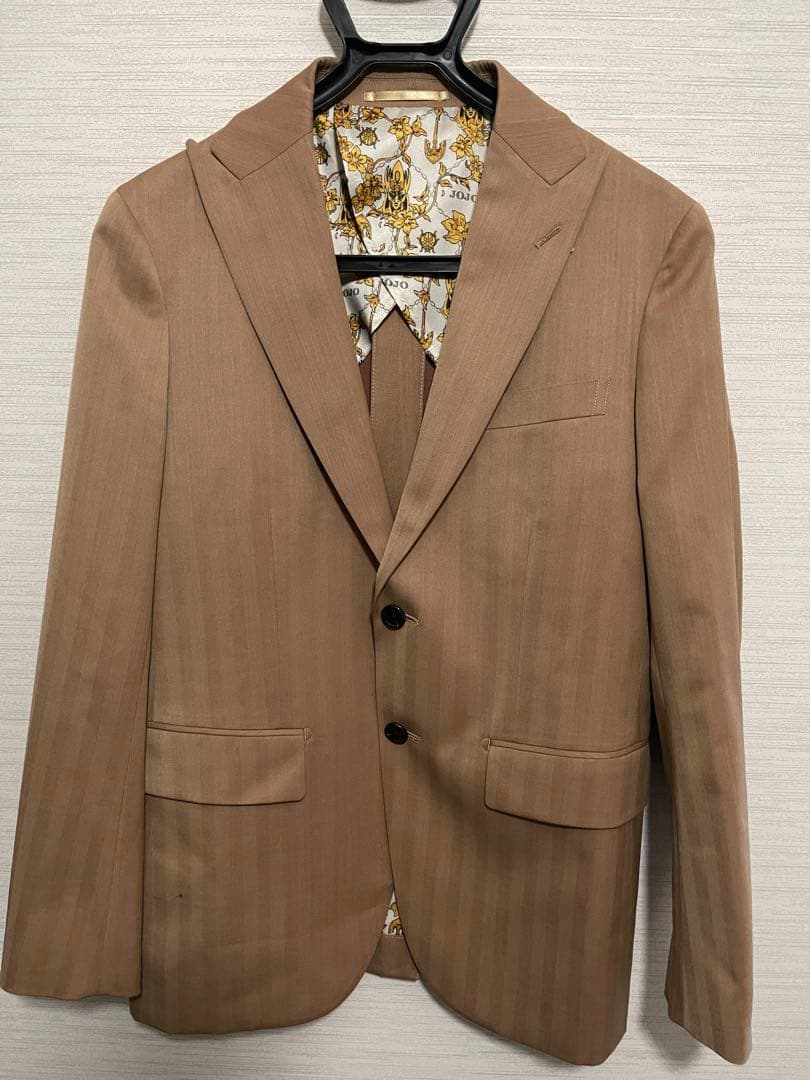 ジョジョの奇妙な冒険 スーツ ベージュ